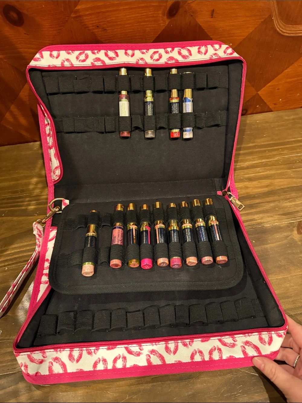 Pink Kiss-Print Cosmetic lipstick holder/ lip gloss holder lipsense not included